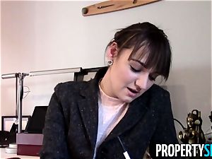 Property hump Agent Makes sex flick With fortunate client